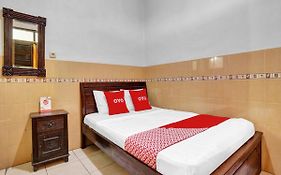Oyo 90695 Srikandi Nologaten Hotel