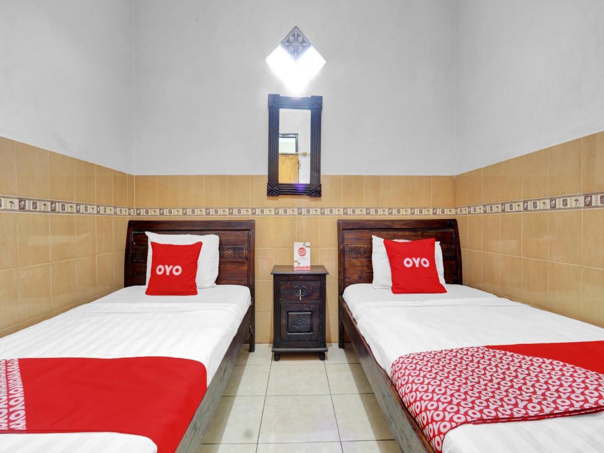 OYO 90695 Srikandi Nologaten Hotel Yogyakarta Bagian luar foto
