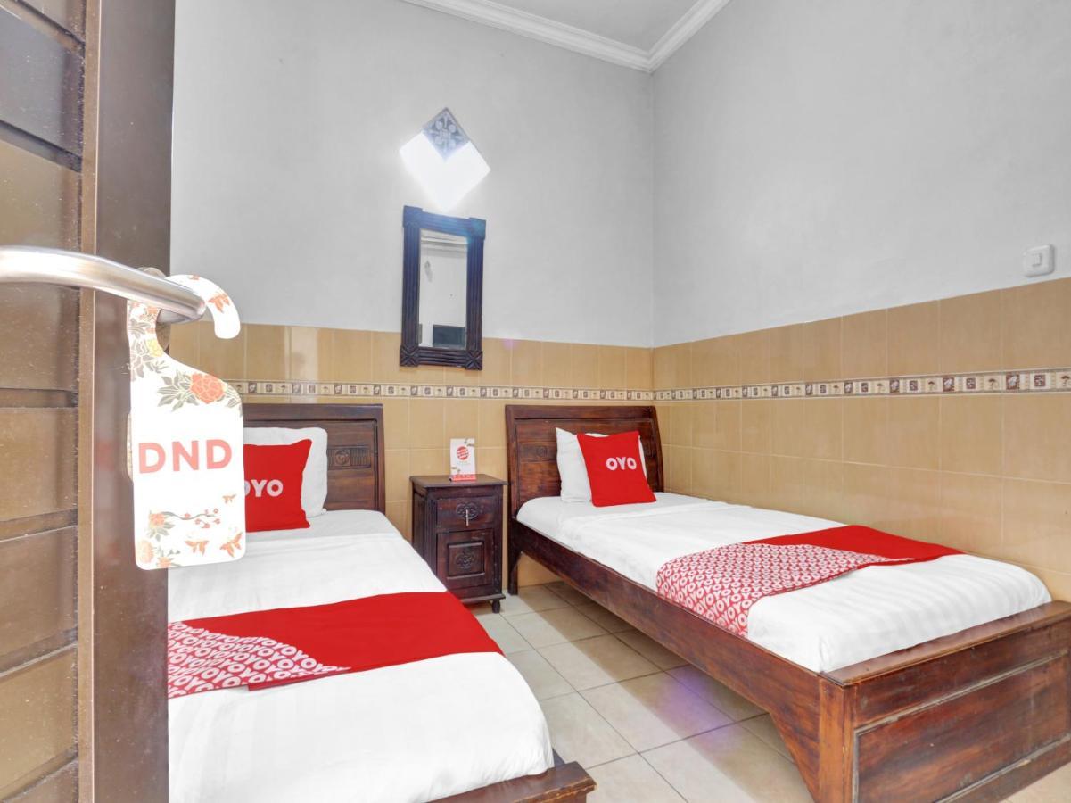 OYO 90695 Srikandi Nologaten Hotel Yogyakarta Bagian luar foto
