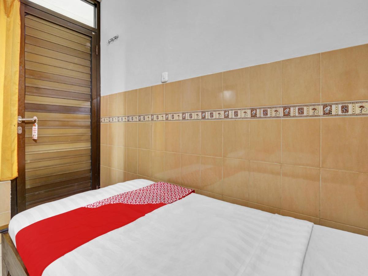 OYO 90695 Srikandi Nologaten Hotel Yogyakarta Bagian luar foto